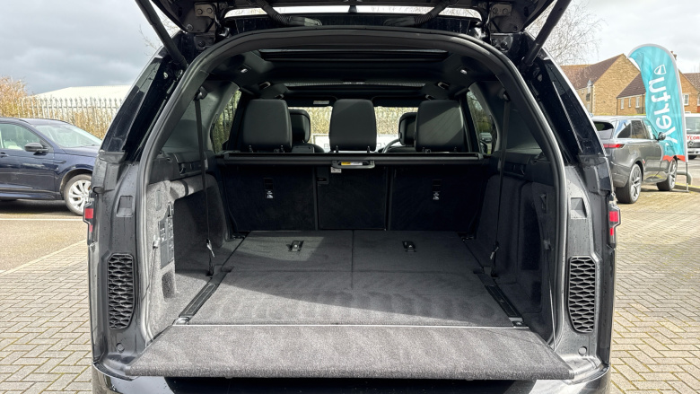 Land Rover Discovery 3.0 D300 R-Dynamic SE 5dr Auto Diesel Station Wagon